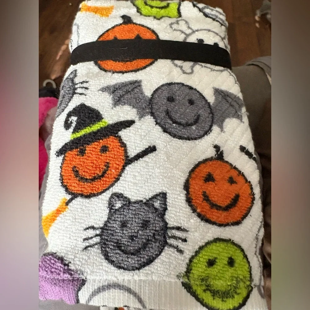 Casaba Halloween Smiley Emoji In Costumes White Hand Towel Set Of 2 NEW w Tags